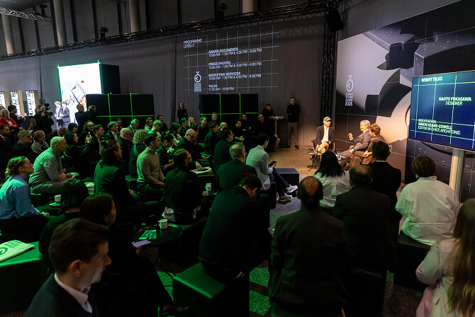German Design Award 2026のトークセッション会場で、来場者が登壇者の話を聞いている様子。