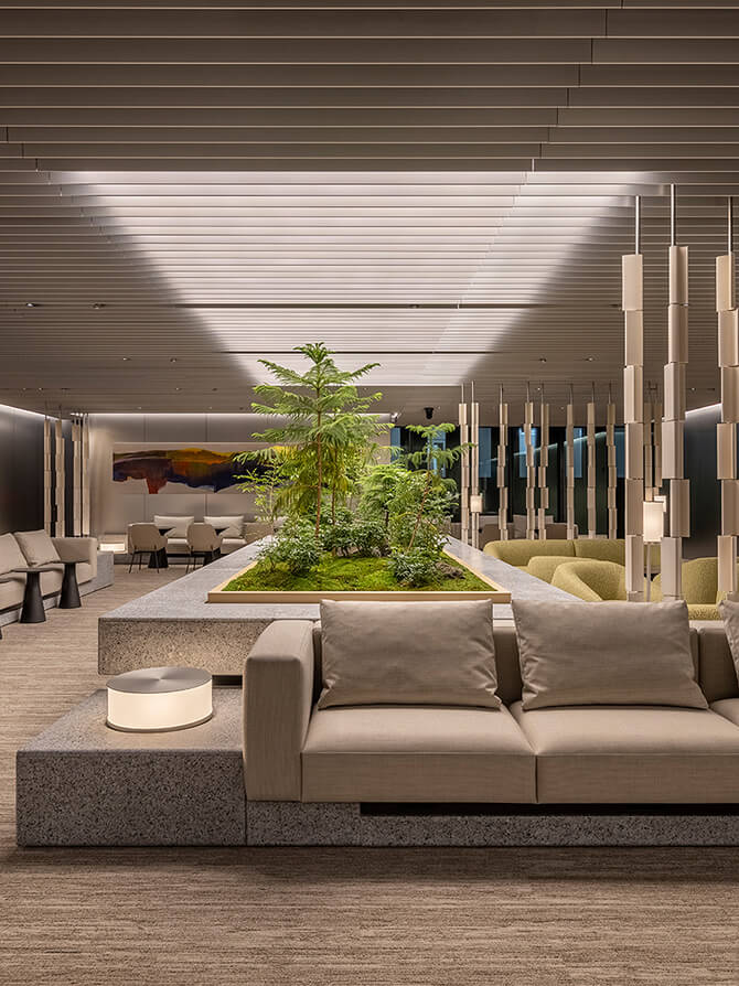 Soft lighting and organic furniture harmonize in the spatial design of the Museum Tower Kyobashi's 3rd floor office lounge.